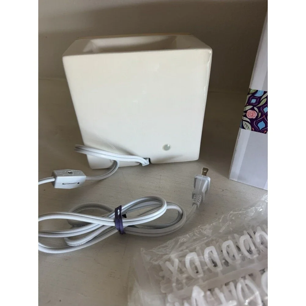 Scentsy Wax Warmer Letterboard / Message Board with Letters and Box